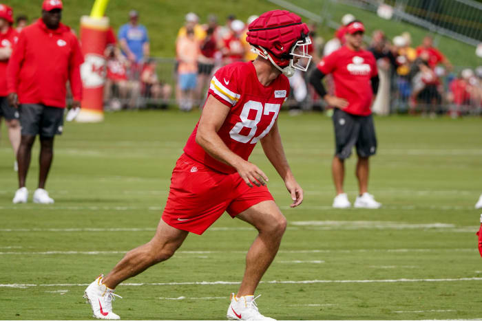 Kansas City Chiefs tight end Travis Kelce lines up during training camp.